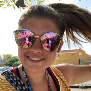 Meet your Posher, Laurin